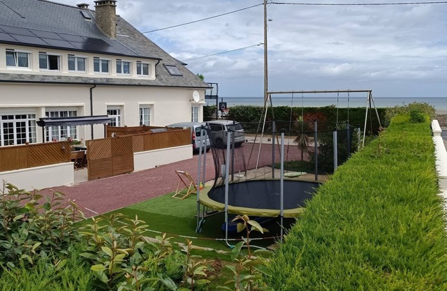 Location 6 pers ,1er étage, front de mer, 3 ch, 2 SDB, aire de jeux plage 30m