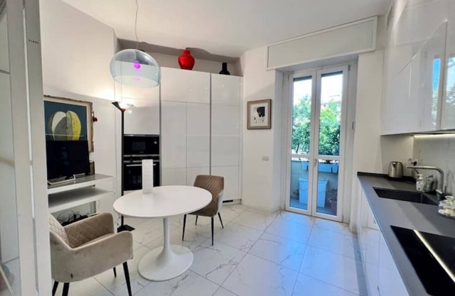 Apartment 812