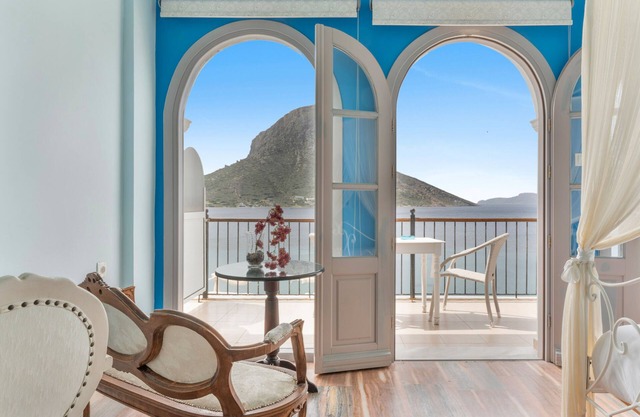 Appartement 'Afroditi with Sea View Balcony' avec terrasse privée, Wi-Fi et climatisation