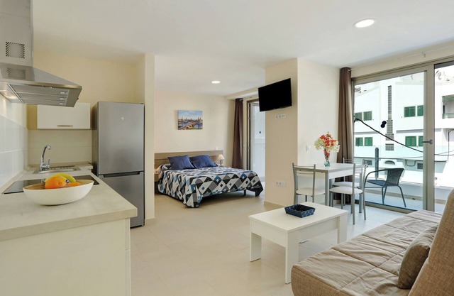 Appartement Albamar 1A avec vue sur les montagnes, Wi-Fi, climatisation, balcon et terrasse