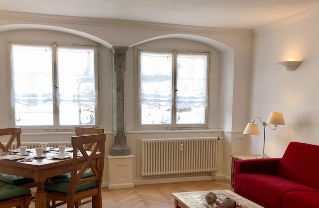 Charmant dans un bâtiment historique, central et à seulement 100m du lac
