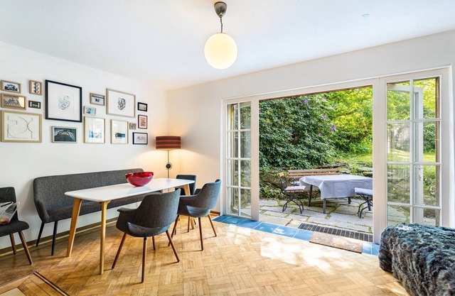 Appartement "Anno 1960" avec vue sur les montagnes, terrasse privée et Wi-Fi