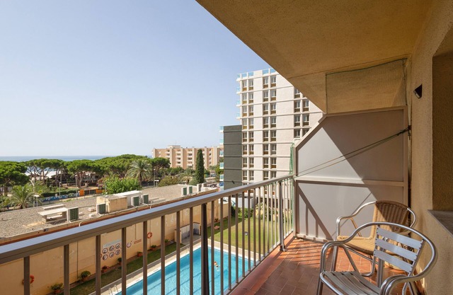 Appartement 'Apartamento Primera Línea De Mar' avec vue sur la mer, piscine partagée et Wi-Fi