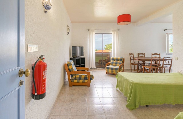 Appartement 'Apartamento F' avec vue sur la mer, piscine partagée et Wi-Fi