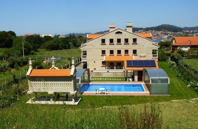 Appartement 'Apartamento 01 Bajo' avec piscine partagée, terrasse privée et Wi-Fi