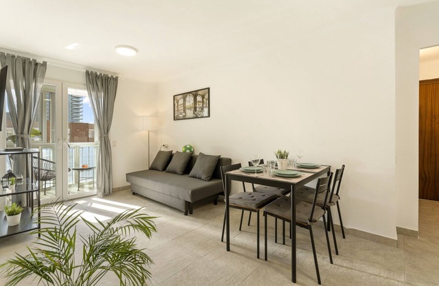 Appartement 'Apartamento Cerca De La Playa' avec balcon, Wi-Fi et climatisation