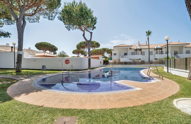 Appartement 'Apartamento Costa Castillo' avec piscine partagée, Wi-Fi et climatisation