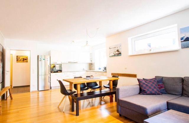 Apartment/apartment 2, separate WC and bath/shower - butcher's shop - café, apartments & store