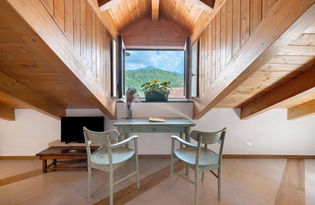 Appartement 'Appartamenti In Agriturismo' avec vue sur les montagnes, Wi-Fi et climatisation