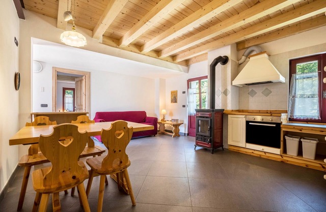 Appartement 'Appartamento Del Boscaiolo' avec vue sur la montagne, jardin partagé et balcon