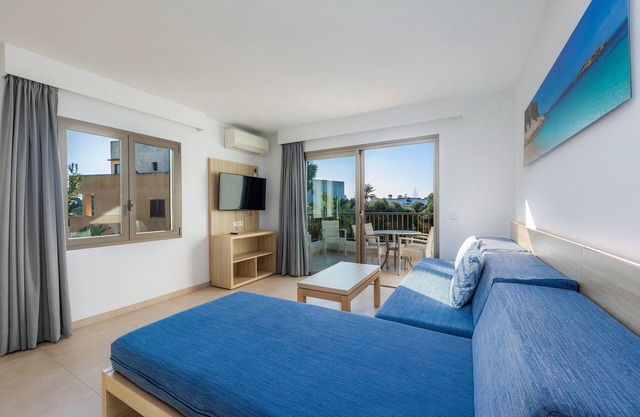 Appartement 'Aquamarina 7' avec piscine partagée, Wi-Fi et climatisation.