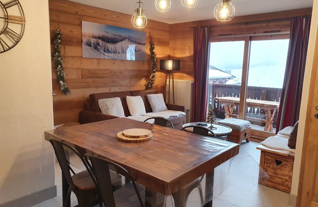 Appartement au pied des pistes Village des Lapons résidence avec piscine