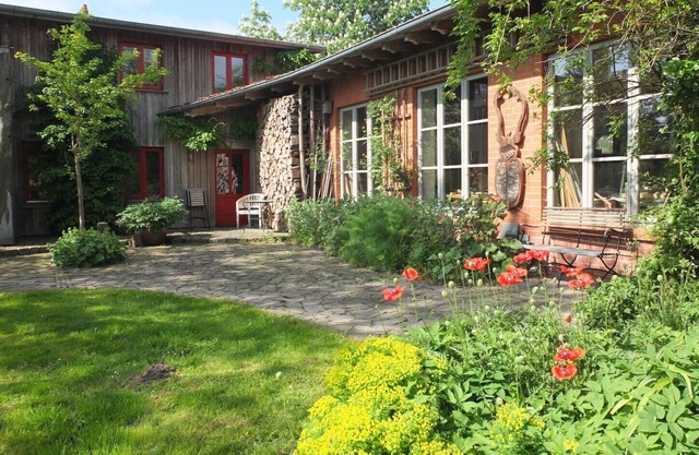 Appartement 'Atelierwohnung Hof Kranichmoor' avec terrasse privée, jardin partagé et Wi-Fi