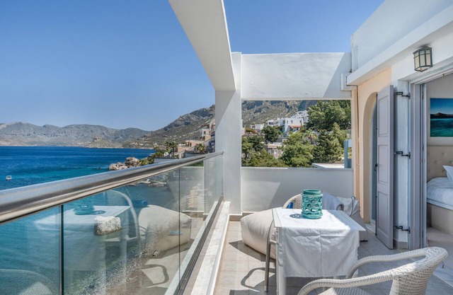 Appartement 'Athena' avec vue sur la mer, terrasse privée, Wi-Fi et climatisation
