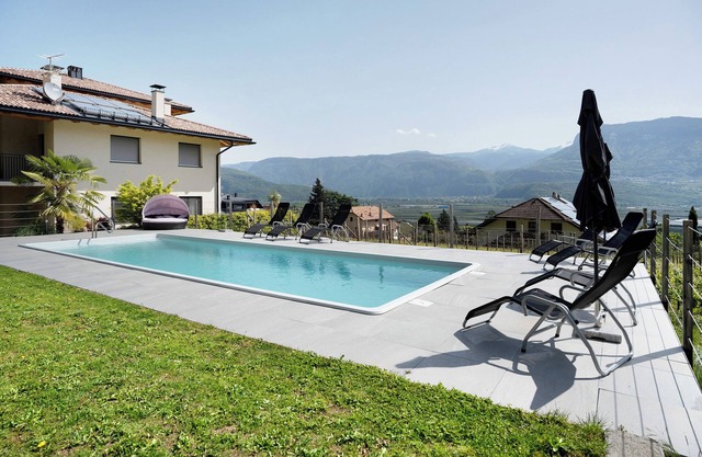 Appartement 'Bacchushof Cabernet' avec vue sur les montagnes, Wi-Fi et climatisation