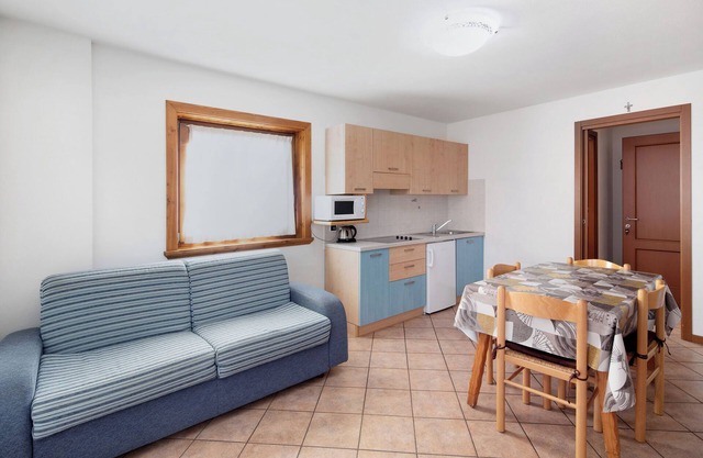 Appartement "Bait del Pont 55" avec vue sur les montagnes, Wi-Fi, balcon et jardin.