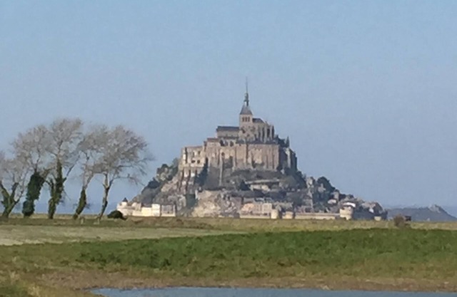 Appartement baie du Mont-saint-Michel au coeur du village de Saint-Broladre