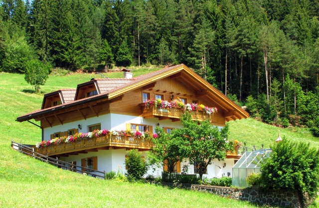 Appartement 'Bergblick - Lärche' avec vue sur les montagnes, jardin et Wi-Fi