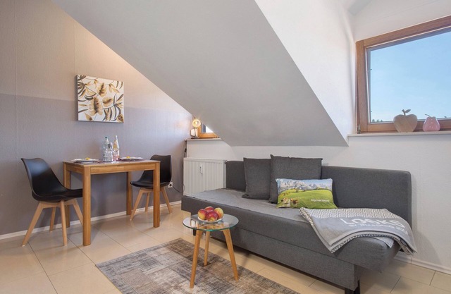 Appartement 'Bergchalet Mirabell - Fewo Auszeit' avec vue sur les montagnes, jardin partagé et Wi-Fi