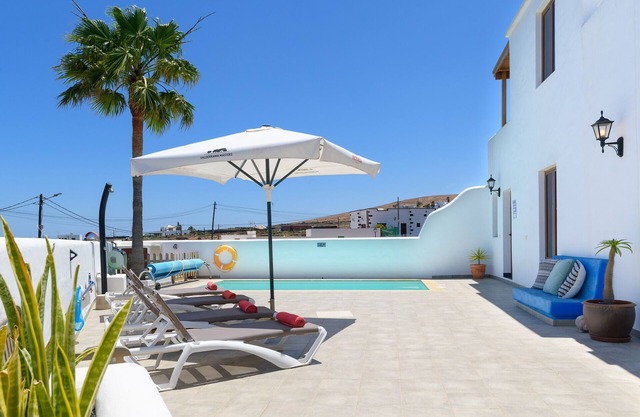 N12 Blue, Casa El Patio