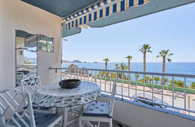Appartement 'Brisa Marina' avec vue sur la mer, piscine partagée et Wi-Fi
