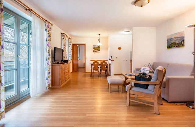 Apartment 'Brünnstein-Zimmer 11' with Mountain View, Shared Garden and Wi-Fi