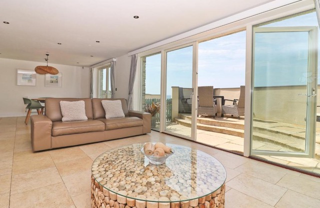 APARTMENT BY THE BEACH The Foxcove