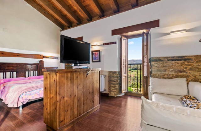 Appartement 'C De Alborada Del Eo' avec vue sur les montagnes, jardin privé et Wi-Fi