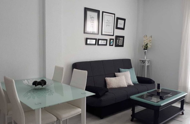 Appartement C / San Pedro, à côté du centre historique de Lucena. Bâtiment moderne