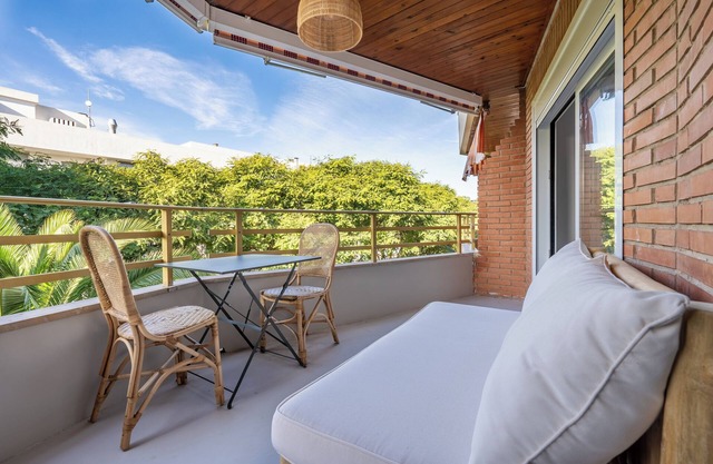 Appartement 'Cambrils Front De Mer' avec piscine partagée, terrasse et climatisation