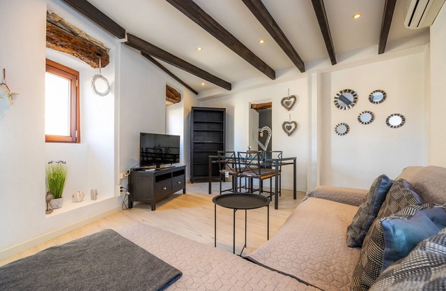 Appartement 'Can Roses' avec terrasse privée, Wi-Fi et climatisation