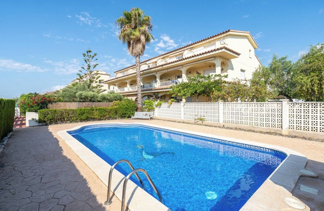Appartement 'Cap Roig, Appartement Duplex' avec piscine partagée, terrasse privée et balcon