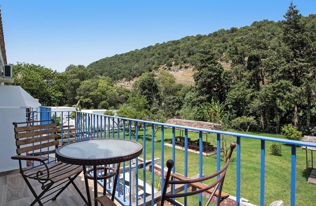 Appartement "Casa de 10 - 3A" avec vue sur les montagnes, piscine partagée et Wi-Fi.