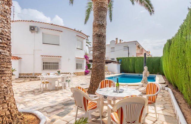 Appartement 'Casa Esther' à proximité de la plage avec grande piscine privée et Wi-Fi