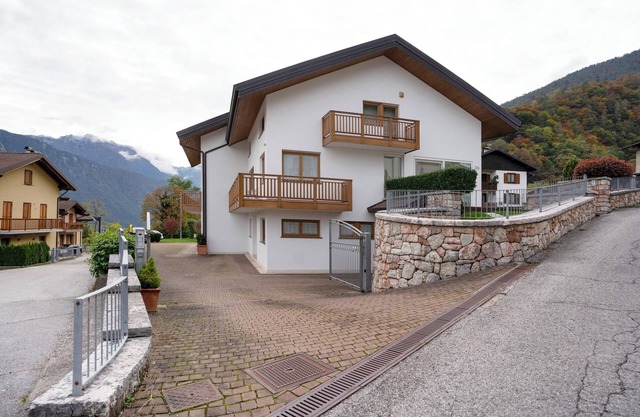 Appartement "Casa Hueller" avec vue sur les montagnes, terrasse privée et Wi-Fi