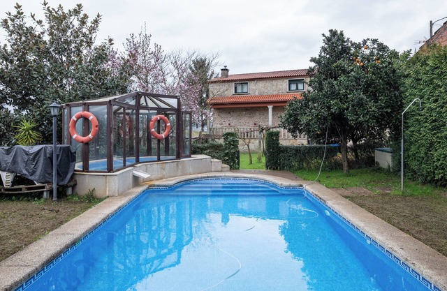 Appartement "Casa Rural Os Carballos" avec piscine privée, Wi-Fi et climatisation