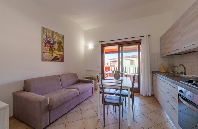 Appartement 'Casa Vacanze Susino' avec piscine partagée, terrasse privée et climatisation