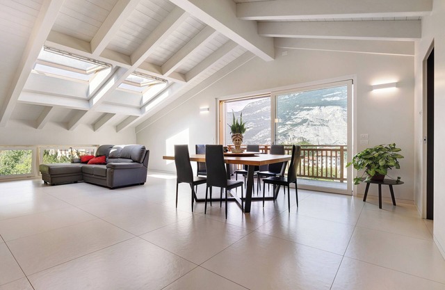 Appartement "Castle View" avec vue sur les montagnes, balcon et Wi-Fi