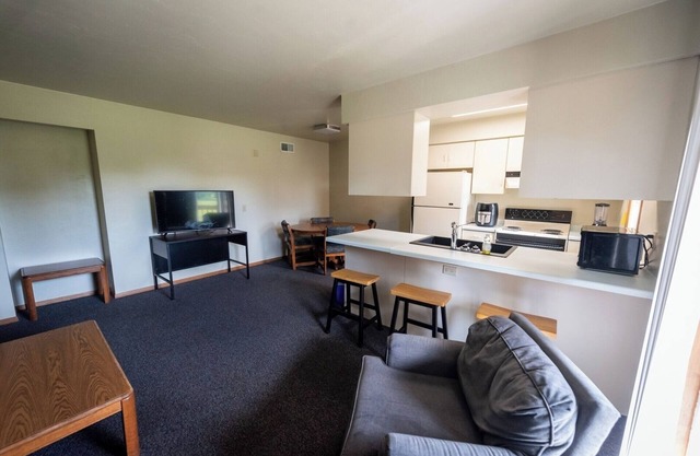 Peaceful apartments centrally located to many attractions in Sheboygan County.
