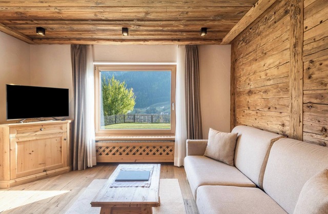 Appartement 'Cesa Sassela Relax' avec vue sur les montagnes, sauna, piscine, jardin, balcon et Wi-Fi