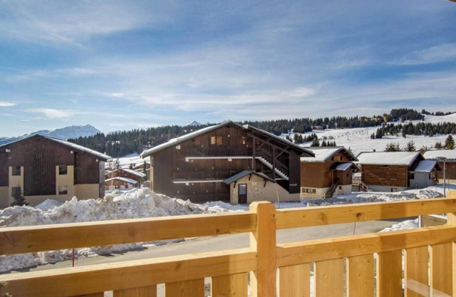 Appartement "Chalet A - o Saisies" avec vue sur les montagnes, terrasse privée et Wi-Fi