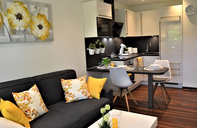 Appartement 'Charmante Zimmer Wohnung Stilvoll' avec jardin partagé, balcon et Wi-Fi