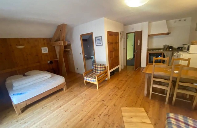 Appartement 'Chez Bérangère Au Chalet De Segure' avec vue sur la montagne, jardin partagé et Wi-Fi