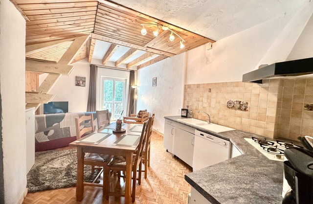 Appartement 'Chez Zoë Au Chalet De Segure' avec vue sur la montagne, jardin partagé et Wi-Fi