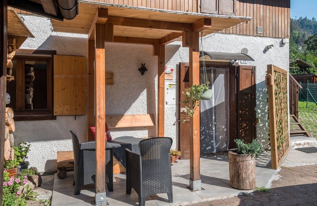 Appartement "Ciasa De Lucky" avec vue sur les montagnes, terrasse privée et Wi-Fi