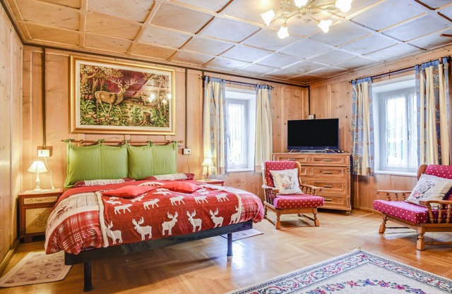 Appartement 'Ciasa Micelin - Clara' avec vue sur la montagne, jardin partagé et Wi-Fi