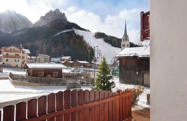 Appartement "Ciasa Piz Quadrilocale" avec vue sur la montagne, terrasse et Wi-Fi
