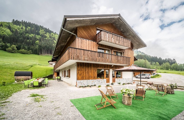Appartement 'Coeur De Charmy' pour 10 personnes, avec vue sur Montagnes et SPA bien-être