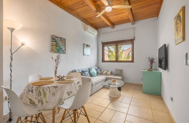 Appartement 'Con Vistas A La Piscina' avec vue sur la montagne, Wi-Fi et climatisation
