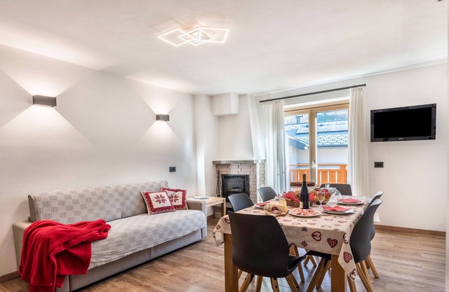 Appartement "Condominio Lucia 7" avec vue sur les montagnes, jardin et Wi-Fi.